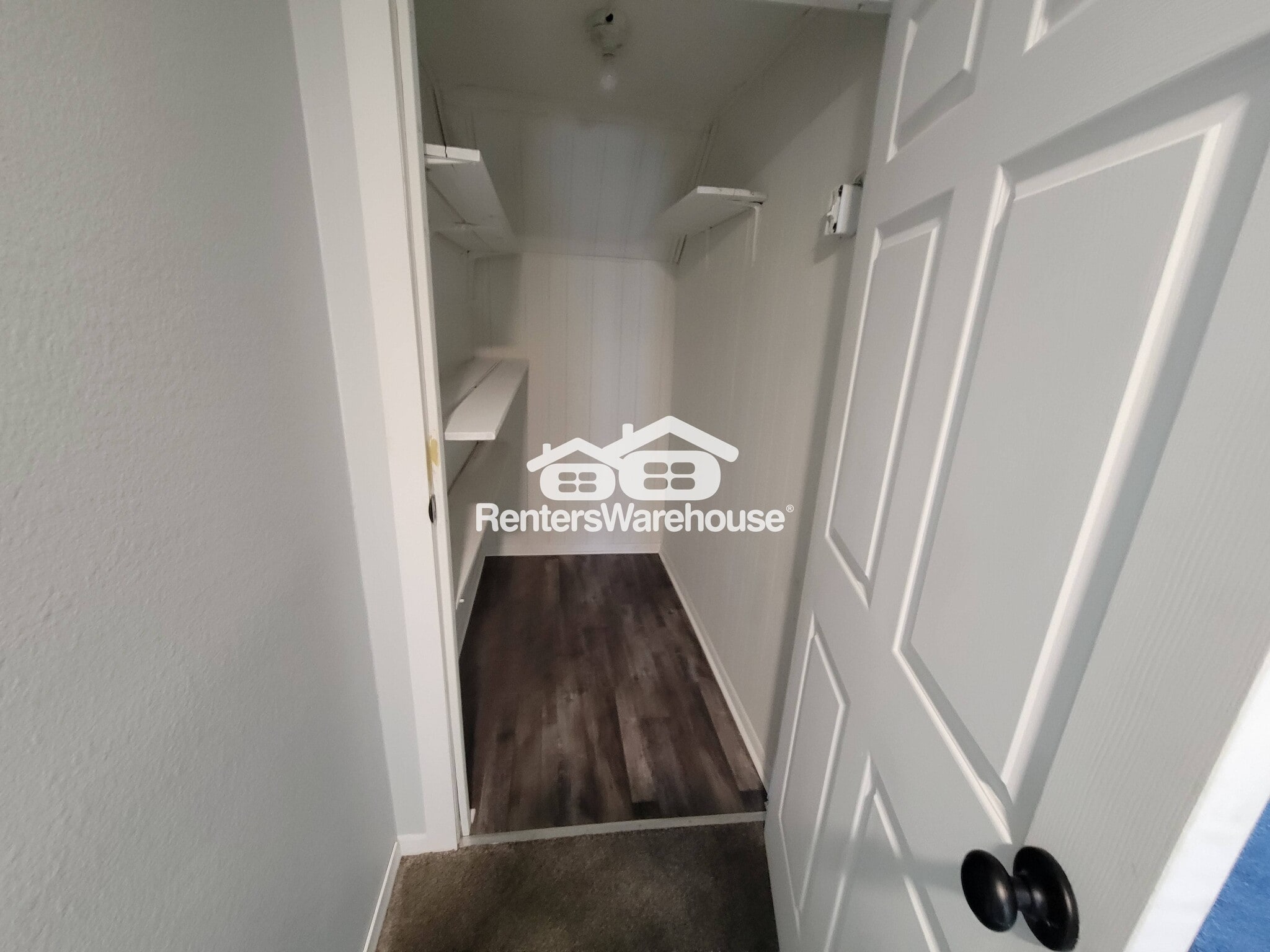 Building Photo - 206 Main St W