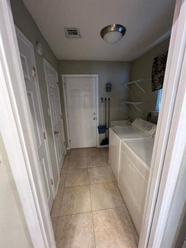 Building Photo - 228 Constellation Dr