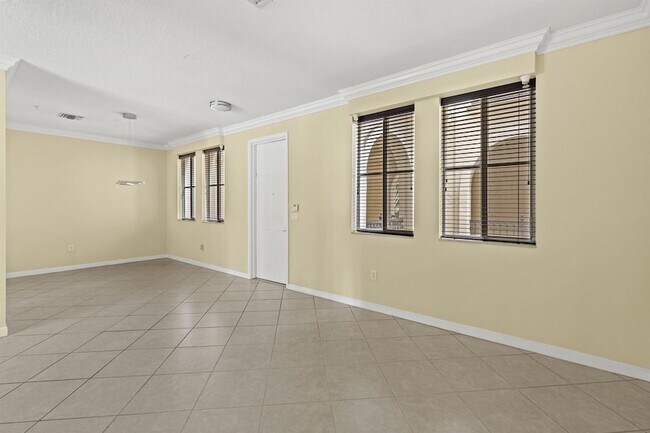 Building Photo - 2900 NW 125th Ave