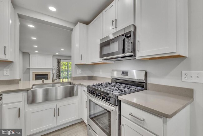 Building Photo - 5980 Kimberly Anne Way