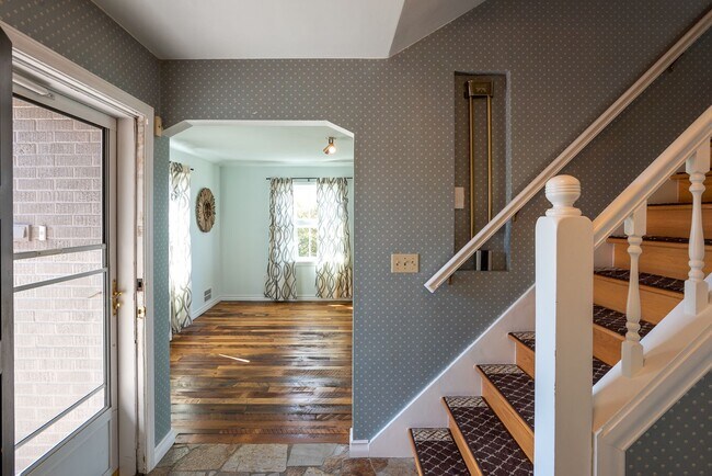 Building Photo - Stunning North Beach 4 bedroom, 3.5 bath with breathtaking view.