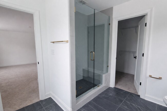 Building Photo - Beautiful 3BR 2.5BA Home in Statesville • 2 Car Garagge Tours