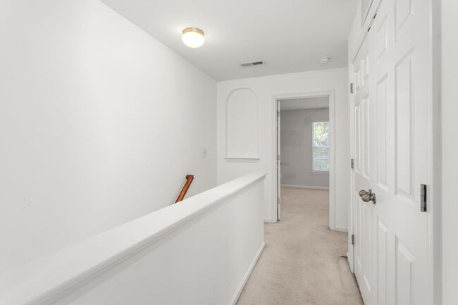 Building Photo - **Charming 2/2.5 Burlington Townhome**