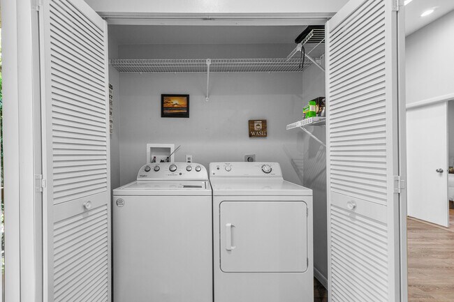 Building Photo - 12950 Dartford Trail