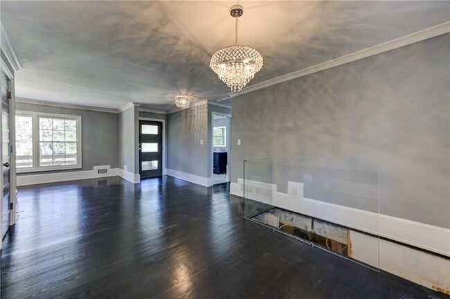 Building Photo - 2325 Elmwood Cir SE