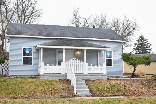 Primary Photo - 229 W 2nd St