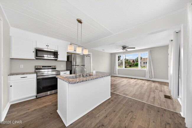 Building Photo - 1114 McKenzie Ave