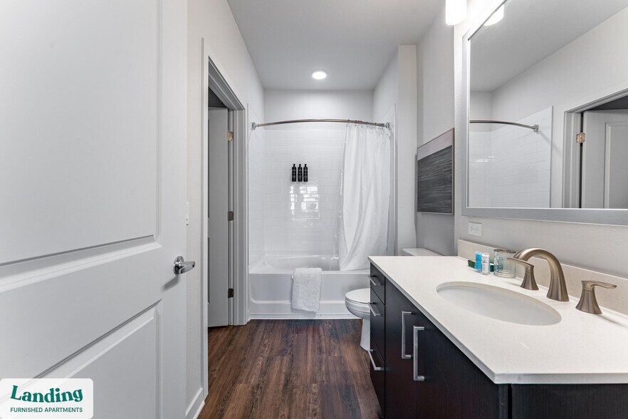 Building Photo - 1225 Utica Dr