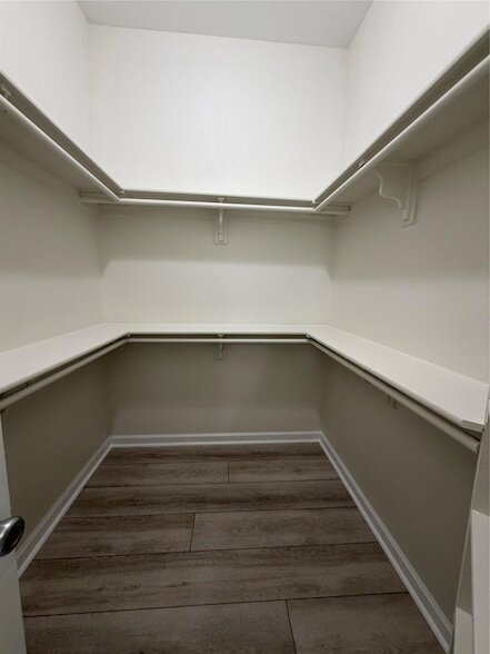 Building Photo - 398 Mesa Dr