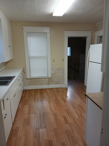 Building Photo - 608 N Henry St