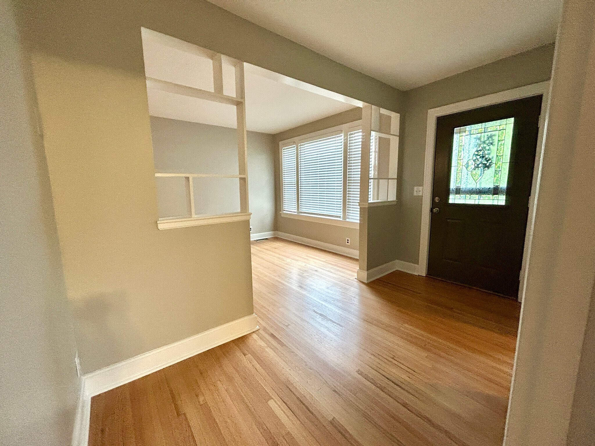 Building Photo - 247 Graeme Dr