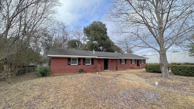 Building Photo - 3-Bedroom just waiting for you !