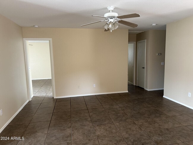 Building Photo - 1006 S Slater Cir