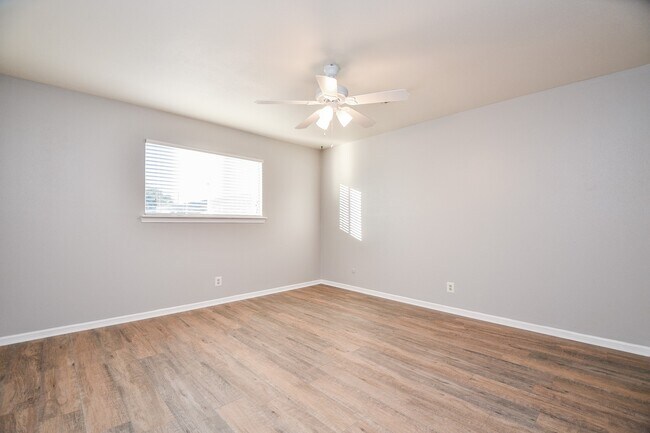 Building Photo - 7310 Ridge Oak Dr