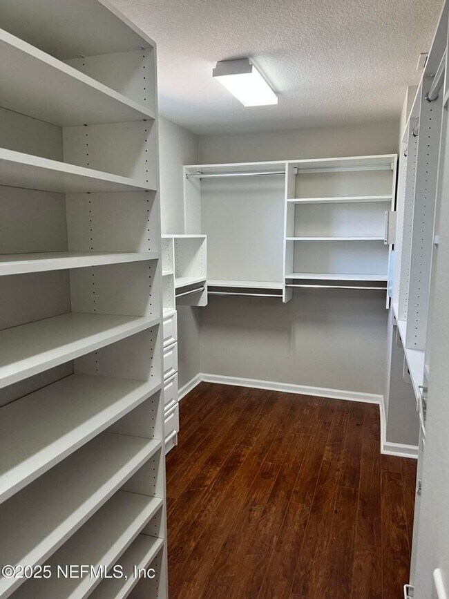 Building Photo - Flagler Station Townhome 3/2.5 - 2 car garage - 2000+ square feet