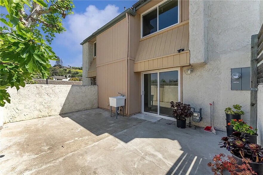 Building Photo - 126 Casuda Canyon Dr