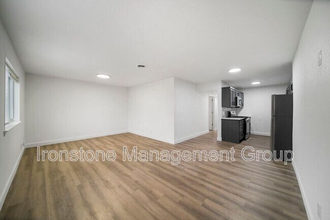 Building Photo - 4523 E 31st St