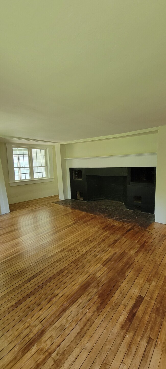 Building Photo - 45 Elm St