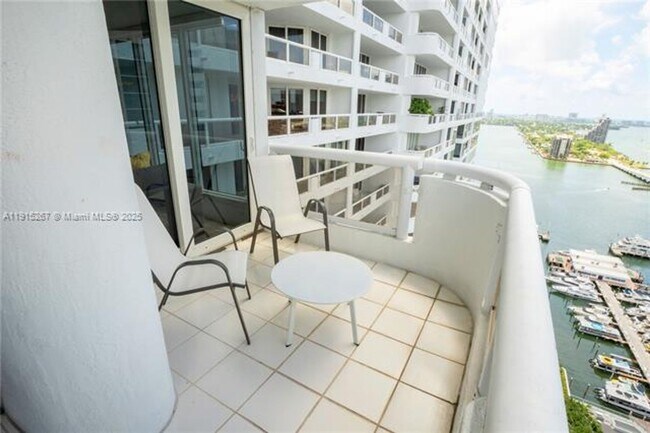 Building Photo - 1717 N Bayshore Dr