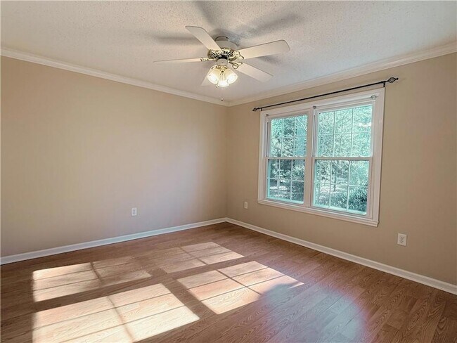 Building Photo - 7024 Somerset Cir