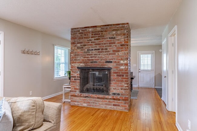 Building Photo - 305 Edgewood Ave