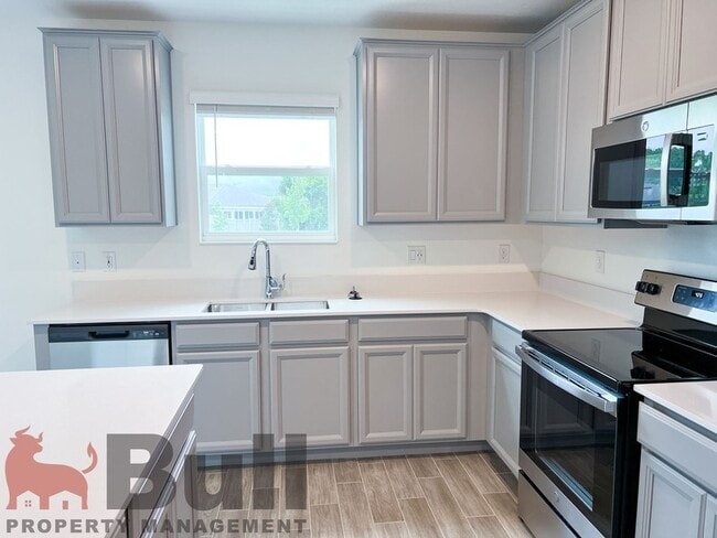 Building Photo - 5030 Four Strand Ct