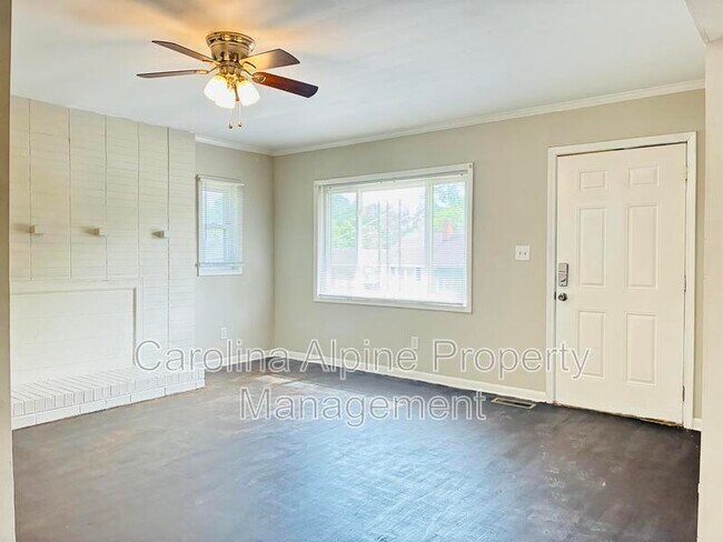 Building Photo - 1320 Kenly St