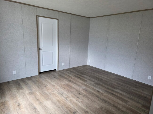 Building Photo - 28 Yoakum Cir