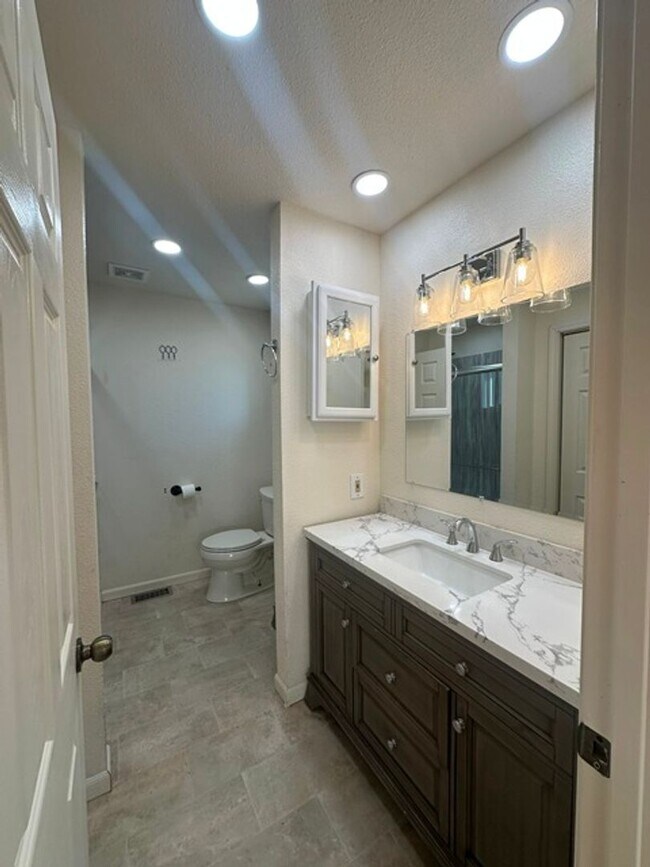 Building Photo - 4 Bedroom home with acreage