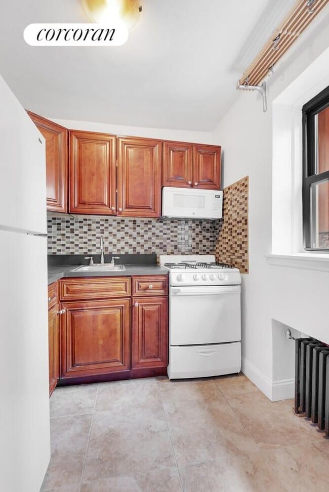 Building Photo - 29 W 84th St