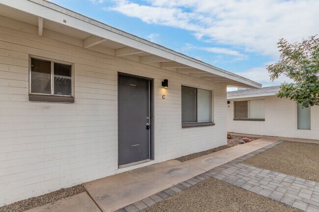 Building Photo - 1 Bed | 1 Bath -  Tempe Courtyard Style Unit