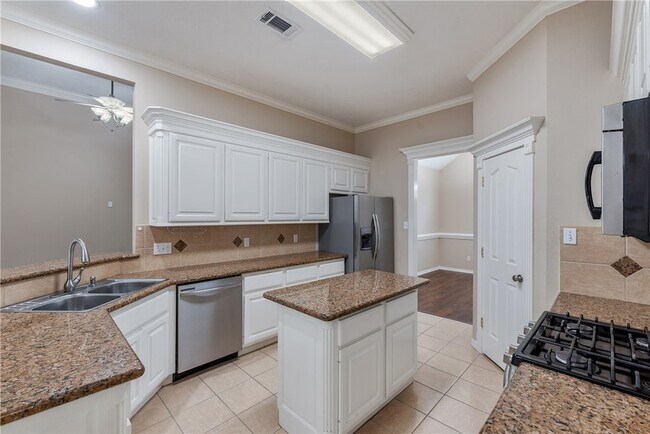 Building Photo - 305 Stoney Hills Ct