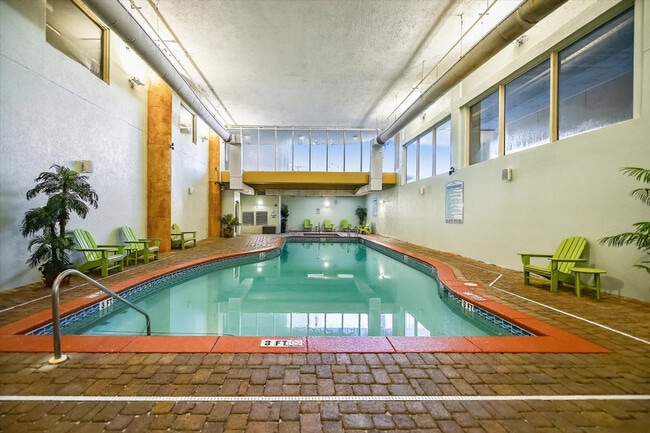 Building Photo - 9896 S Thomas Dr