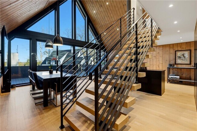 Building Photo - 1033 Reeder Cir NE