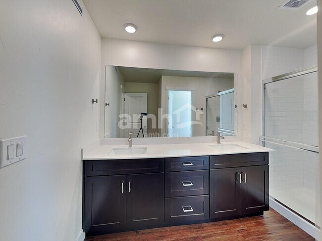 Building Photo - 1281 E Old Mesquite St