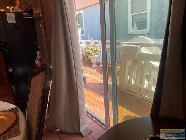 Building Photo - 921 Bass Ave