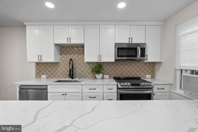 Building Photo - 720 Shaw Ave