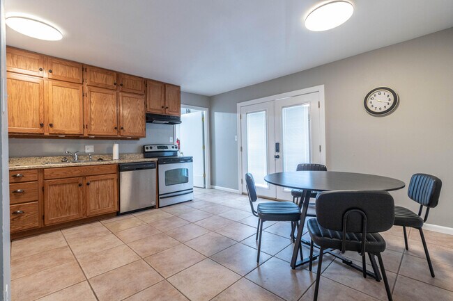 Building Photo - 210 W El Cortez Dr