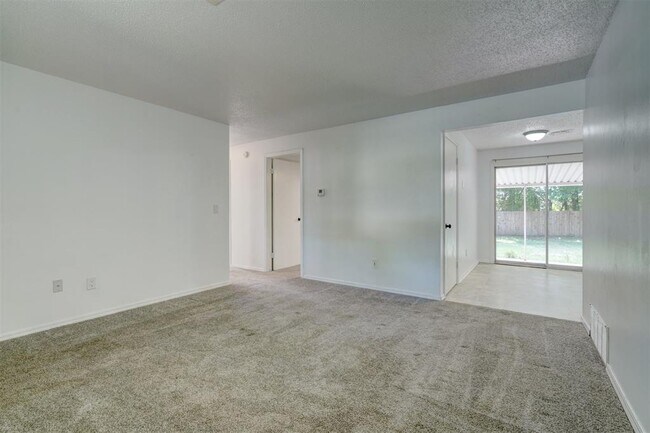 Building Photo - 503 Meadow Lake Dr