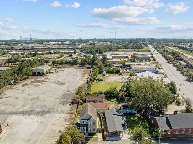Building Photo - Charming Single-Family Home