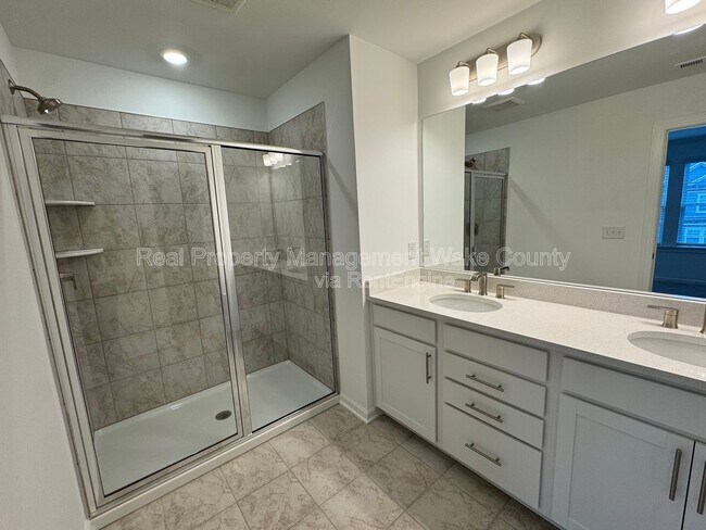 Building Photo - 416 Rowe Wy