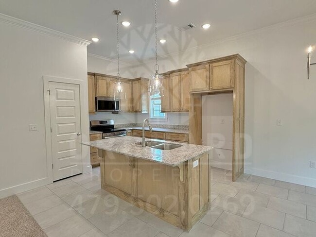 Building Photo - Single-Family Home- 2 Bed/ 2 Bath w/ Hobby...