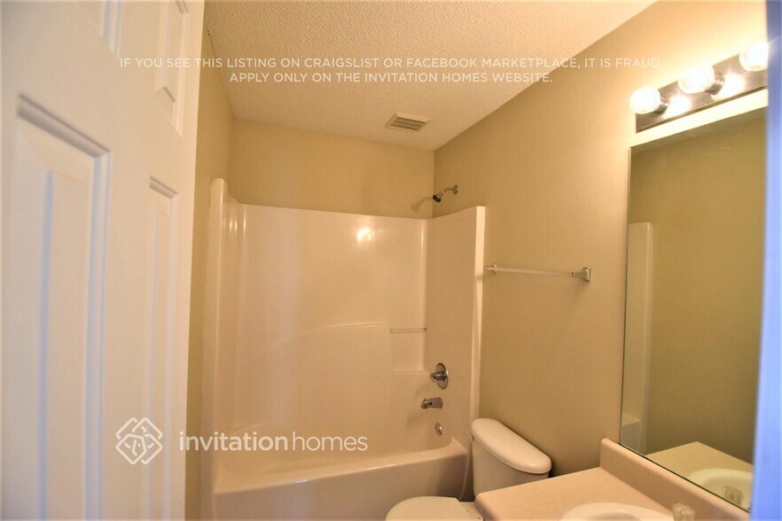 Building Photo - 3563 Creekview Dr