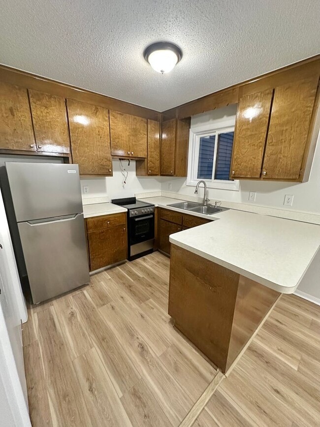 Building Photo - 492 East St