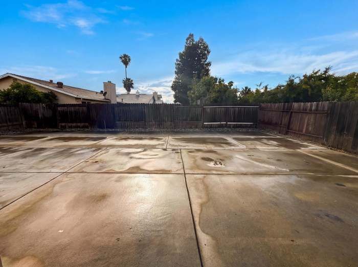 Building Photo - 8232 Moorhaven Way