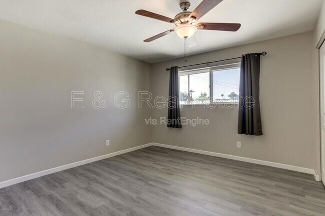 Building Photo - 1527 W Huntington Dr