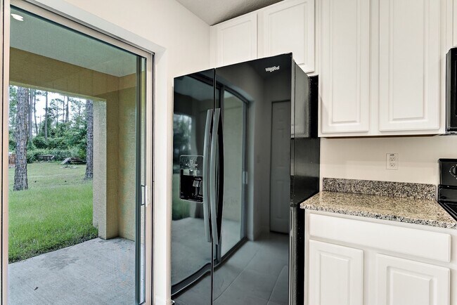Building Photo - 24 Farnum Ln