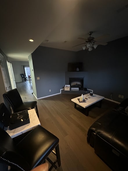 Building Photo - 358 Carmel Valley Way