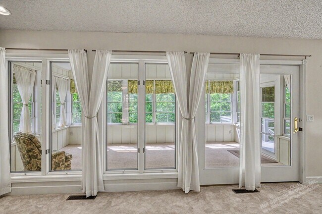 Building Photo - Lake Balboa Area| Home| Unfurnished
