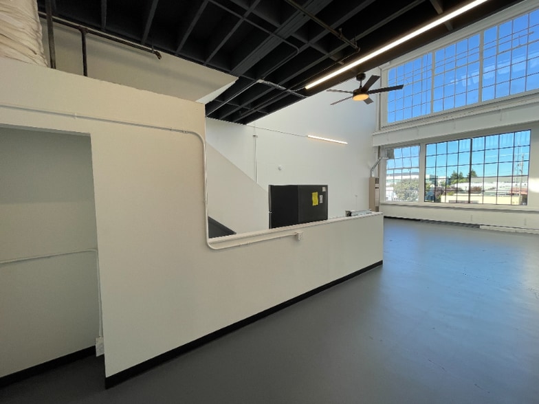 Building Photo - 6221 Hollis St